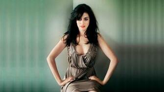 Beautiful Anne Hathaway HD Wallpaper