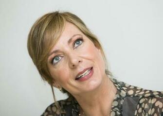 Allison Janney HD Desktop Wallpaper 7wallpaper Net