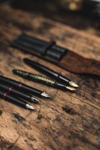 Close Up Of A Fountain Pens Vintage Pen Old Retro Wood