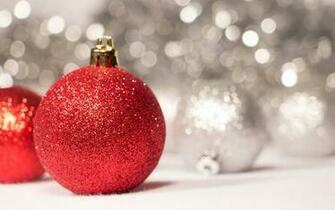 Red Sparkly Christmas Ornaments Wallpaper