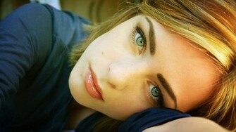 Green Eyed Supermodel Wallpaper