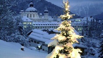 White Christmas Wallpaper