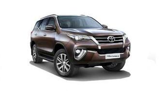 Toyota Fortuner Image Interior Exterior Photo Gallery Carwale