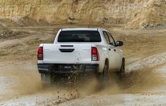 Wallpaper White Squirt Dirt Back Toyota Pickup Hilux