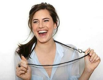 Allison Williams Hollywood Actress Wallpaper