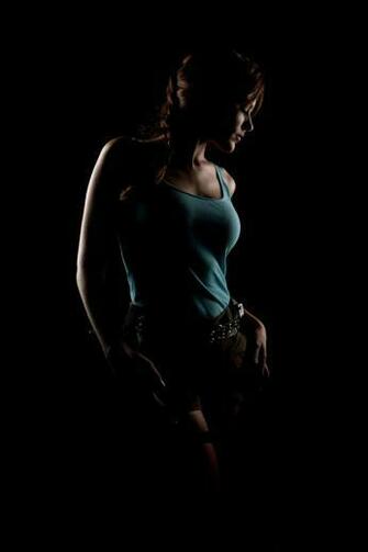 Tomb Raider Dark iPhone Wallpaper