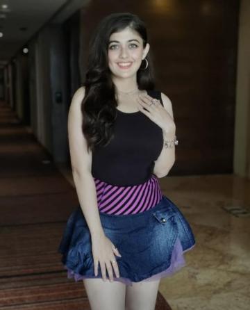 Urvi Singh Hot Image In Vibe