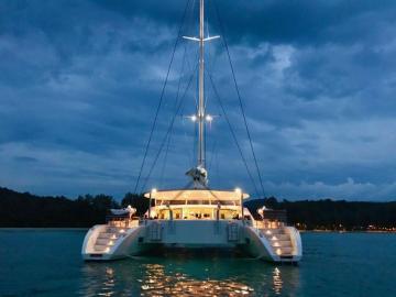 Location De Bateau Laysan Ft Serenity Shipyard Charterlux