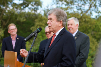 Roy Blunt Talking To The Audience Wallpaper