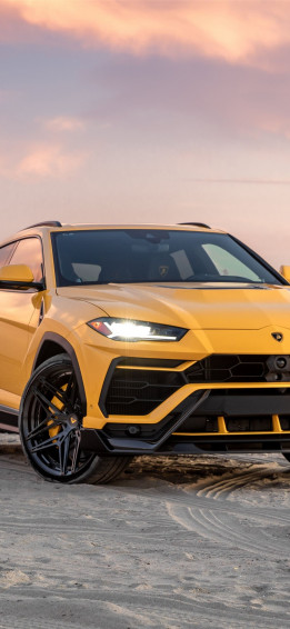 Lamborghini Urus iPhone Wallpaper