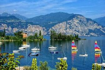 Boating Lake Como Italy Wallpaper