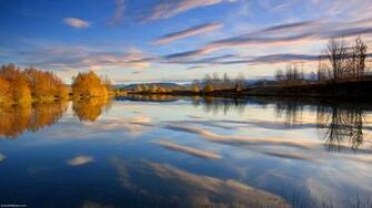 Lake Placid Spiegelt Den Himmel Wolken Und B Ume Im Herbst Gelb