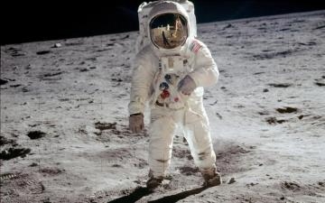 Astronaut Moon Wallpaper