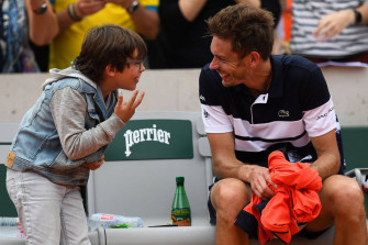 Nicolas Mahut And Son Conversation Wallpaper