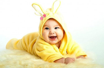 Amazon Co Jp Baby Boy Sticker Poster In Yellow Outfit