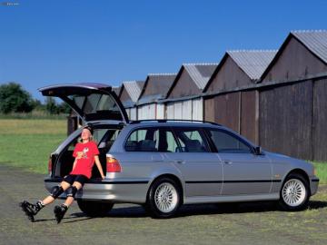 Bmw 528i Touring E39 Wallpaper