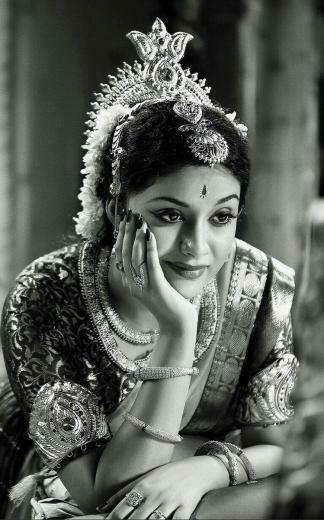 Keerthy Suresh In Savitri S Get Up Actresses Pics