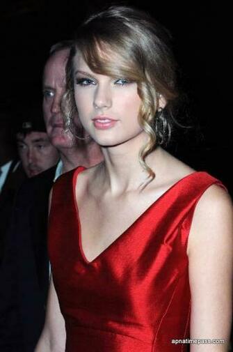 Taylor Swift Wallpaper Red Dress