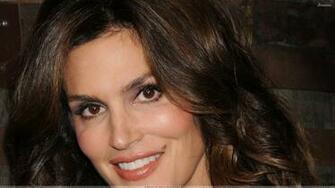 Cindy Crawford Smiling Orange Lips Sweet Face Closeup Wallpaper