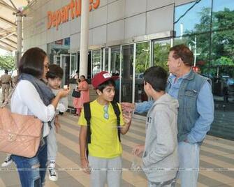 Wallpaper Salim Khan Was Leaving For Hyderabad With His