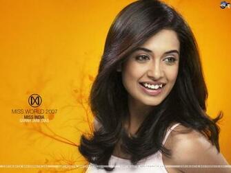Sarah Jane Dias Wallpaper