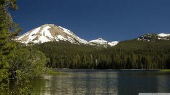 Mountain Scenery Wallpaper