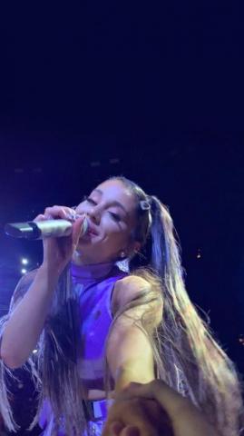 Mia On Arii Lockscreen Ariana Grande