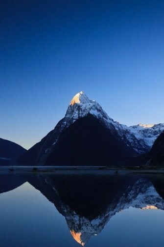 Milford Sound Sunrise iPhone HD Wallpaper
