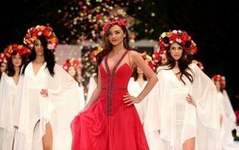 Wallpaper Miranda Kerr Ramp Walk 4k Ultra HD