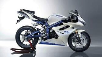 Triumph Daytona X Close