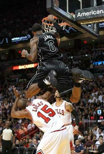 Unreal Lebron James Jumps Over John Lucas Iii For The Alley Oop Dunk