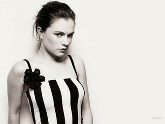 Anna Paquin Wallpaper