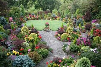 English Cottage Wallpaper Prime