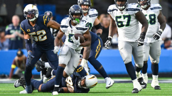 Kenneth Walker Iii Looks Like A Star In The Making Seahawks Wallpaper