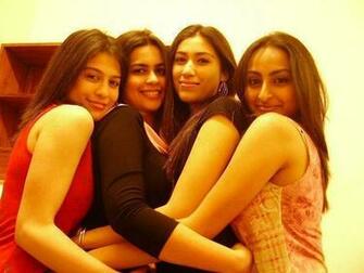 Lesbians Love Hug Kiss Wallpaper