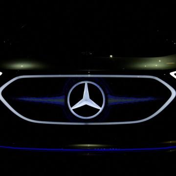 Mercedes Benz To Shift Focus Electric Vehicles By The