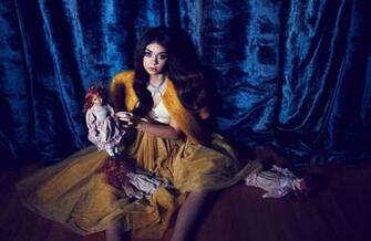 HD Sarah Hyland Wallpaper