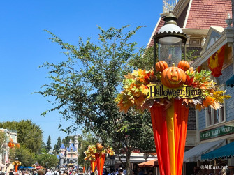 Photos Check Out Disneyland S Halloween Decorations Allears Net