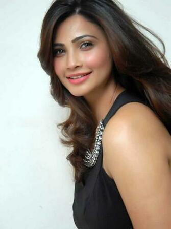 Daisy Shah Wallpaper