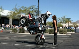 HD Wallpaper Stunt Kissing