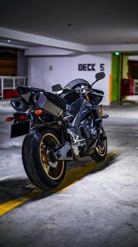 Yamaha R1 Pictures Image