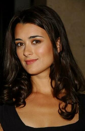 Model Cote De Pablo Wallpaper