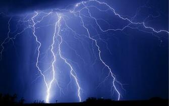 Blue Lightning Art Deusindaemone Resolution Image