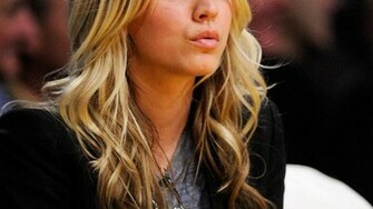 Kaley Cuoco Wallpaper High Quality And Resolution