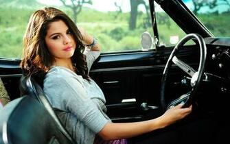 Selena Gomez Wallpaper