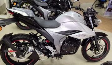 Suzuki Gixxer Three Colours Arrive At Dealer Ahead Of Launch