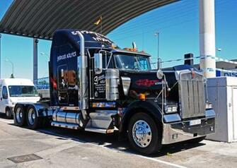 Kenworth W900 Semi Tractor Wallpaper