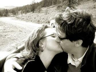 File Kissing Couple Jpg