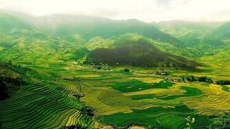 By Admin Comments Off On Beautiful Green Landscape Wallpaper