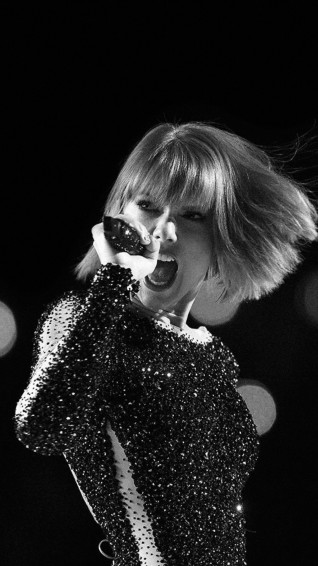 Black And White Taylor Swift Wallpaper